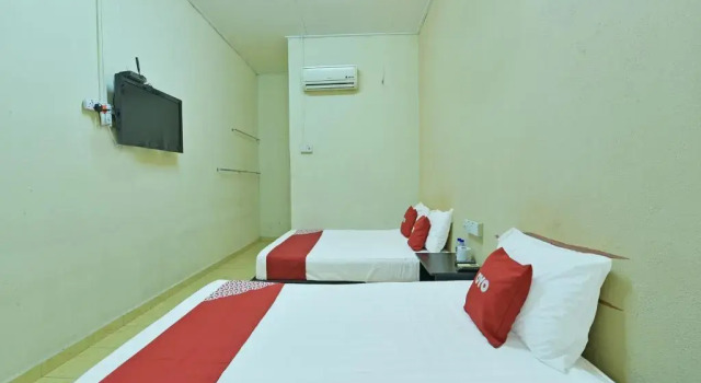 OYO 90706 Empire Inn 2