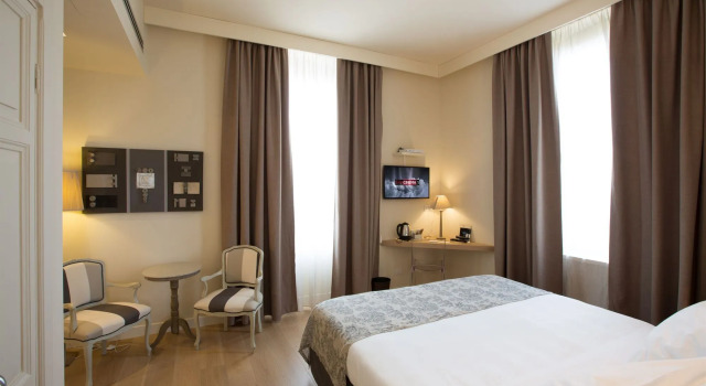 Hotel 900