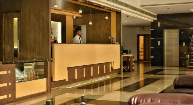 Hotel Monad
