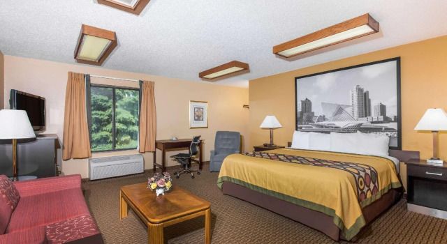 Doppel Suite Super 8 by Wyndham Sun Prairie/Madison E