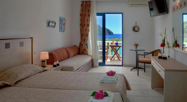 Трёхместный номер Hotel Porto Koufo