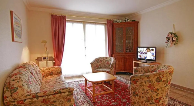 Haus-Meisennest-Wohnung-Star