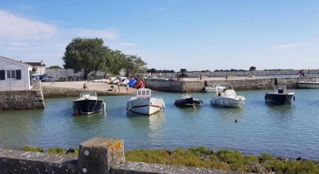 L'oiselière ------- nul part ailleurs, Rezerwuj Hotel Hotele w Charente-Maritime z parkingiem, Parking