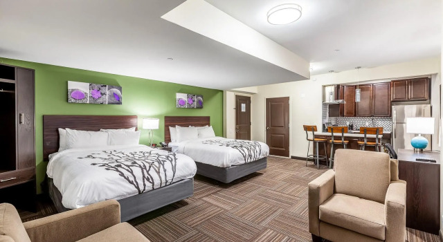 Четырёхместный номер Standard Van Wyck Hotel & Suites Near JFK Airport