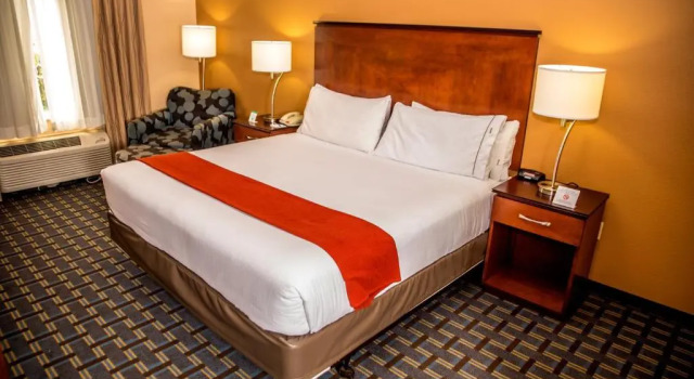 Номер Standard Holiday Inn Express Hotel & Suites Cocoa Beach by IHG