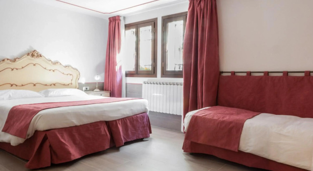 Ca San Trovaso - 6 Rooms, Забронировать Отель Дорсодуро Венеция, рядом с Театр Россини