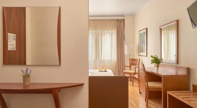 Трёхместный номер Standard Athos Hotel