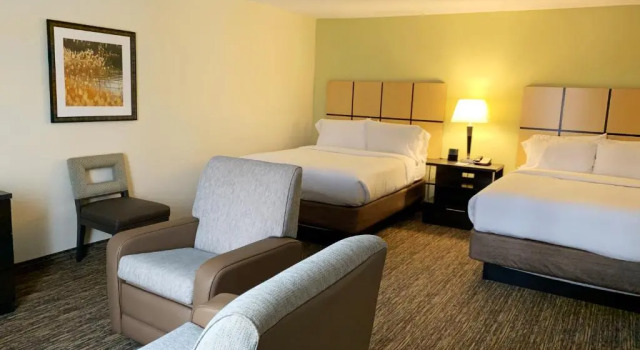 Четырёхместный люкс Candlewood Suites Belle Vernon by IHG