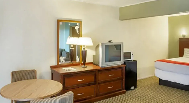 Люкс Luxury Inn & Suites
