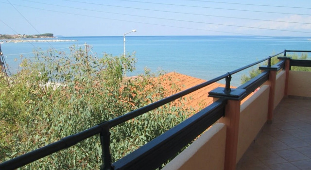 Двухместный номер Standard с балконом Ninos On The Beach Hotel