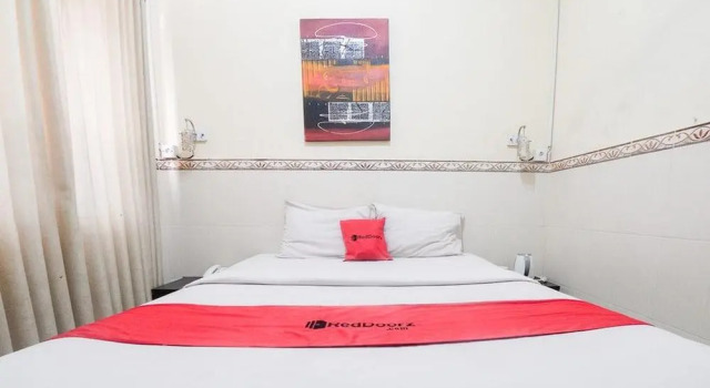 RedDoorz @ Rabasta Kuta Residence, Забронировать Отель Кута Бадунг, рядом с Магазин сувениров Krisna