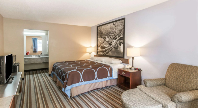 Super 8 by Wyndham Caryville TN, Book Mini-hotel Hoteller i Caryville med parkering, Parkering
