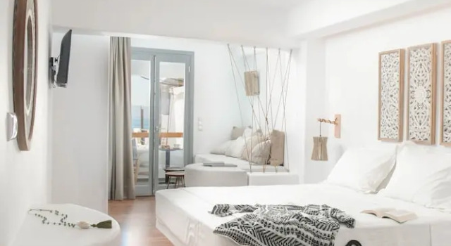 Полулюкс с балконом и с видом на море Kissos Luxury Suites