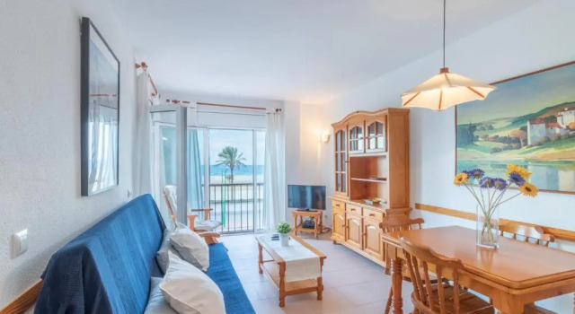Empurialola -Apartamento en primera linea de ma vistas al mar -164, Забронировать Отель Отели Alt Empordà с парковкой, Парковка