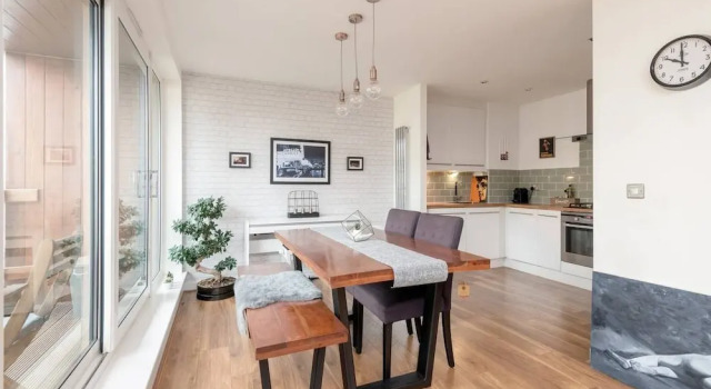 Ultra Stylish 2 Bed/2 Bath with Balcony & Parking, Prenota Hotel Hotel a Lothian con parcheggio, Parcheggio