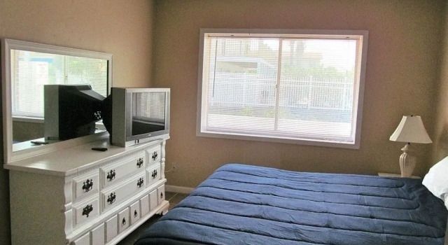 Colonial Shores, Book Hotel Hoteller i Lower Grand Lagoon med parkering, Parkering