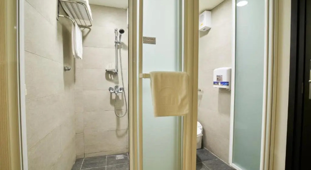 Кровать в общем номере (женский номер) Ch Place X Hotel