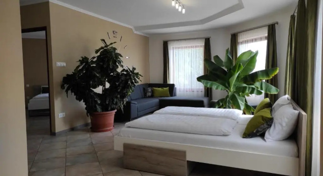 RP FitLife Stúdió és Vendégház, Rezervovat Hotel Hotely v Central Transdanubia s parkováním, Parkování