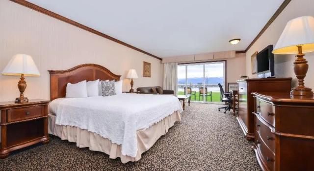 Четырёхместный номер Standard Best Western Edgewater Resort