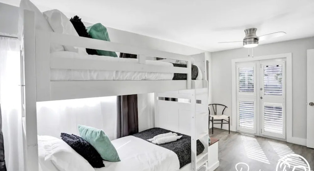 6 BR With Heated Pool Close to Beach