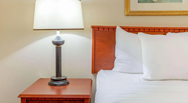 Двухместный номер Deluxe La Quinta Inn by Wyndham Milwaukee Airport / Oak Creek