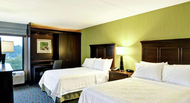 Четырёхместный номер Standard Hampton Inn New Bedford/Fairhaven