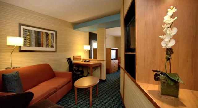 Студия Fairfield Inn & Suites by Marriott Edison - South Plainfield