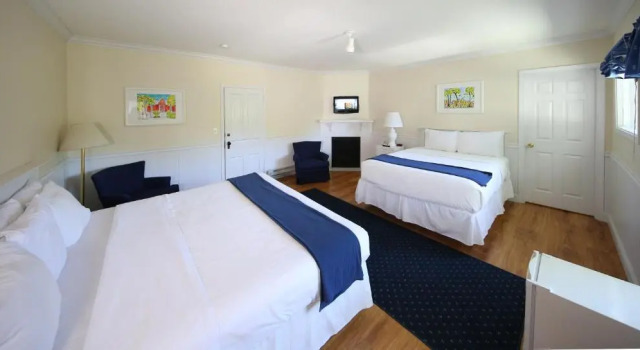 Номер Superior Colonial Inn Harbor Springs