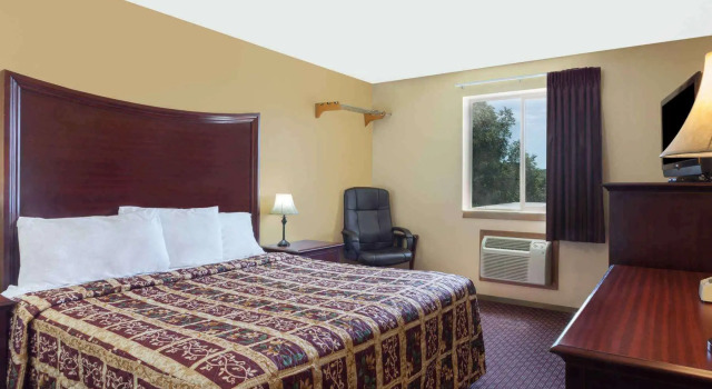Super 8 by Wyndham Lewiston
