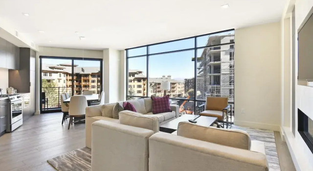 Luxury 2 BR in Canyons Village - Walk to Slopes, Забронировать Отель Отели Парк-Сити с парковкой, рядом с Полет над каньонами, Парковка