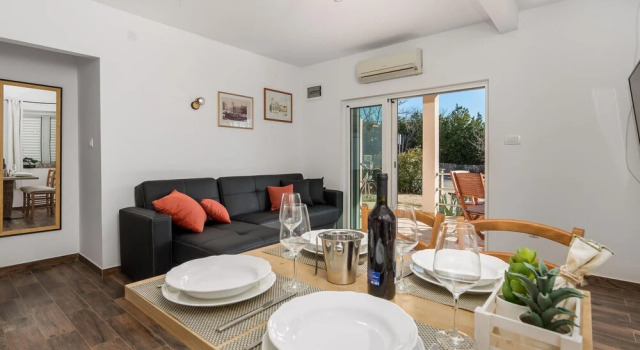 Amazing Apartment in Cres With 1 Bedrooms and Wifi, Prenota Appartamento Hotel a Isole Quarnerine con parcheggio, Parcheggio