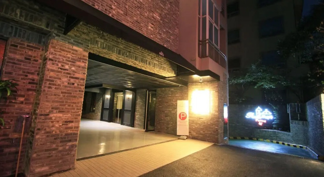 Changwon Palyongdong Praha Hotel, Book Hotel Hoteller i Changwon med pool, Swimmingpool