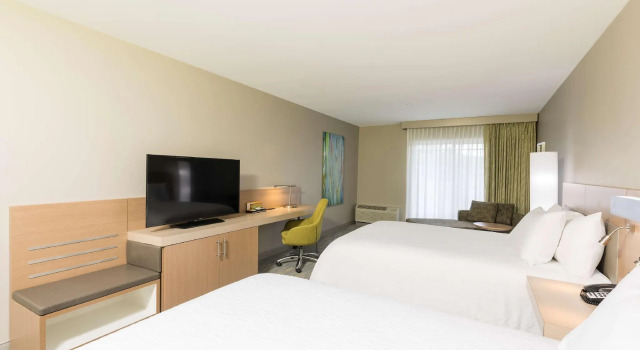Четырёхместный номер Standard Hilton Garden Inn Grand Rapids East