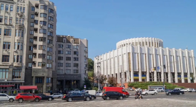 Апартаменты Apartment Triokhsviatytelskaya Street 3