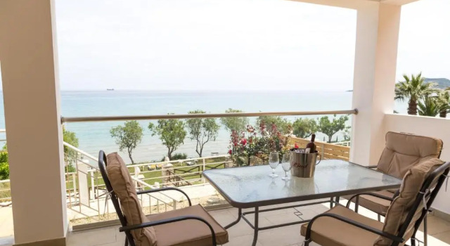 Апартаменты Laura Beach House