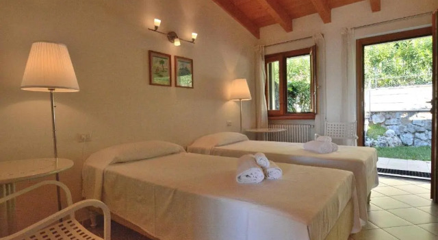 Apartment Bardino With Pool and Lake View, Prenota Appartamento Hotel a Veneto con piscina, Piscina