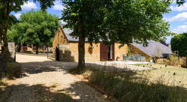 Коттедж с 2 комнатами The Barn @ Laurel Farm