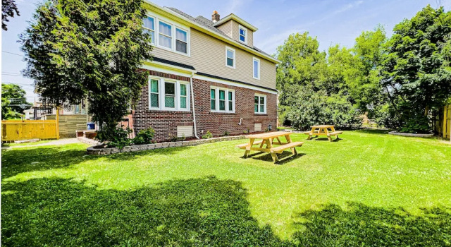 The Trotter Manor - With Private Yard & Parking, Near Falls & Casino by Niagara Hospital, Buchen Sie Villa Niagara Falls 