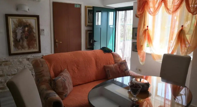 Holiday Home Old House, Забронировать Дом для отпуска Каштела Сплитско-Далматинская жупания