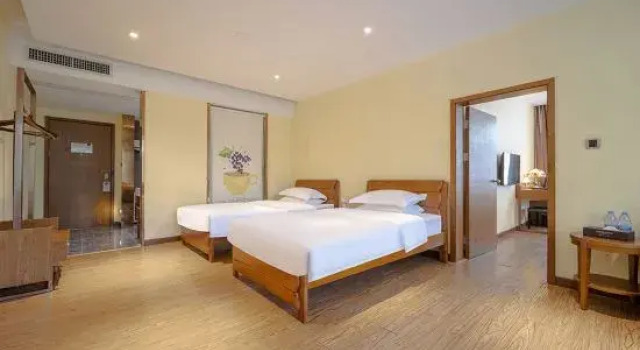Семейный люкс ELITE James Joyce Coffetel Hotel Guangzhou Railway Station Sanyuanli Metro Station Branch
