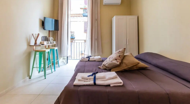 Mamas apartment & deluxe rooms, Забронировать Апартаменты/квартира Отели Неаполя с парковкой, рядом с Ospedale degli Incurabili, Парковка