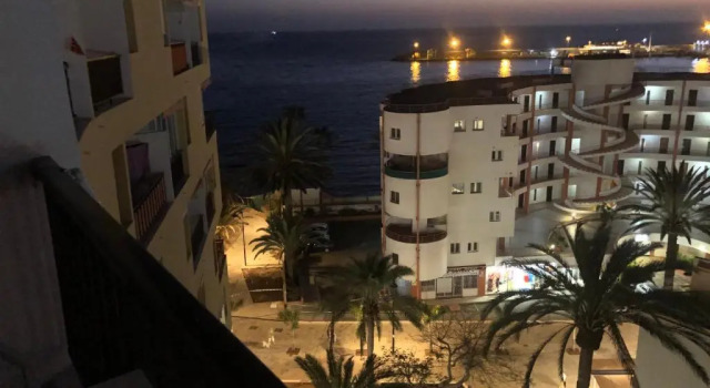 Апартаменты First line sea, luxury penthouse, sea and sunset view Vivenda Vacational Guayero 618