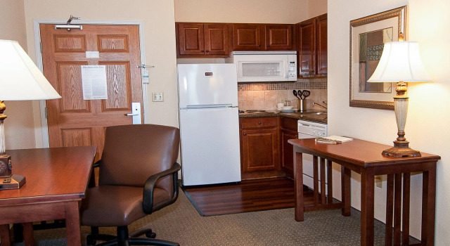 Люкс Staybridge Suites Wichita by IHG