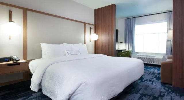 Двухместный люкс c 1 комнатой Fairfield by Marriott Pittsburgh Downtown