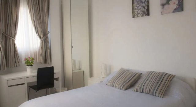 Кровать в общем номере Sunnyliving