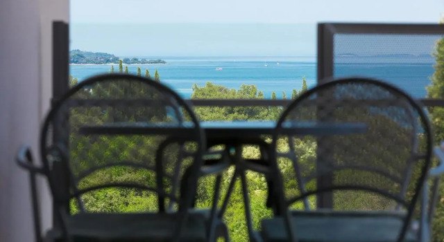 Апартаменты с видом на море Astinian Villa Puntizela