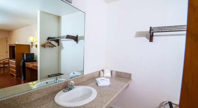 Четырёхместный номер Standard Motel 6-Santa Nella, CA - Los Banos