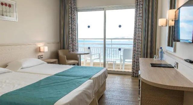 Двухместный номер Deluxe с балконом и с видом на море Cynthiana Beach Hotel