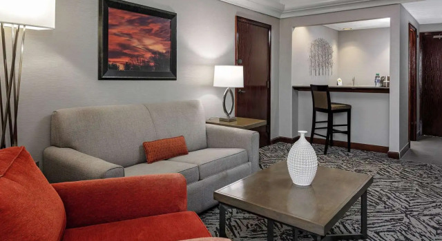 Номер Presidential DoubleTree by Hilton Hotel & Executive Meeting Center Omaha-Downtown
