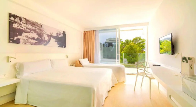 Двухместный номер Deluxe с видом на сад Els Pins Resort & Spa - Emar Hotels